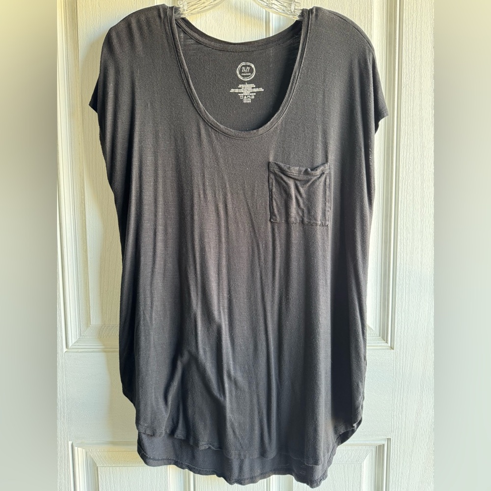 Maurices 24:7 Black Short Sleeve Tee with Pocket